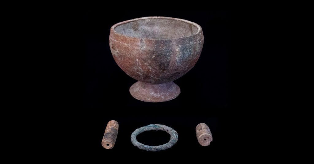 This article was originally featured on UNESCO here. A clay vessel and a bracelet were among four objects from the 3,500-year-old archaeological site returned to Thailand
